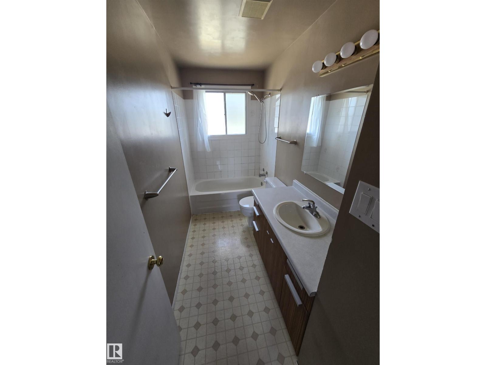 8403 161 ST NW - 11