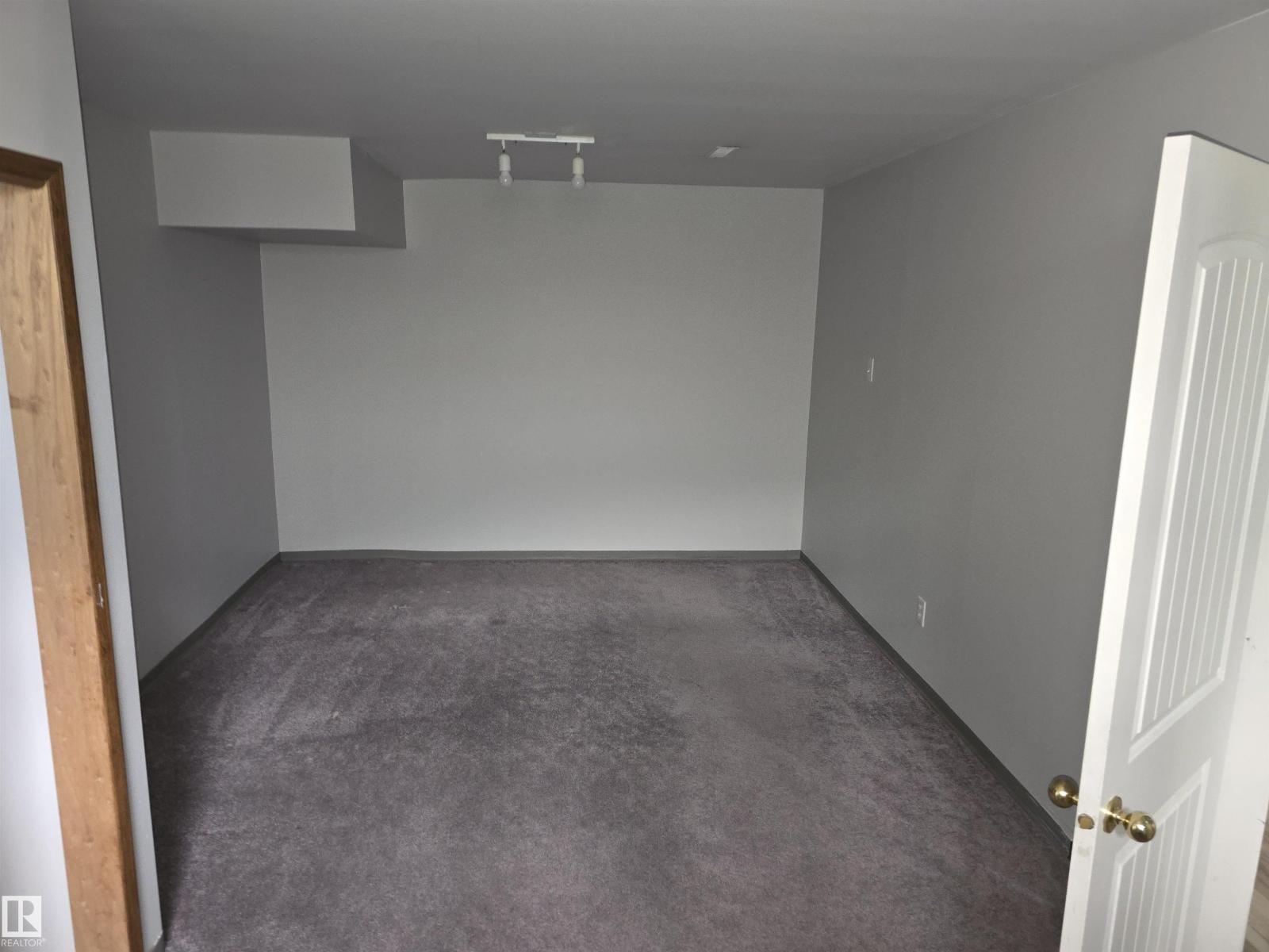 8403 161 ST NW - 23