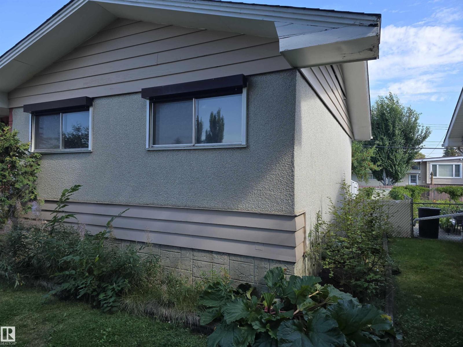 8403 161 ST NW - 3