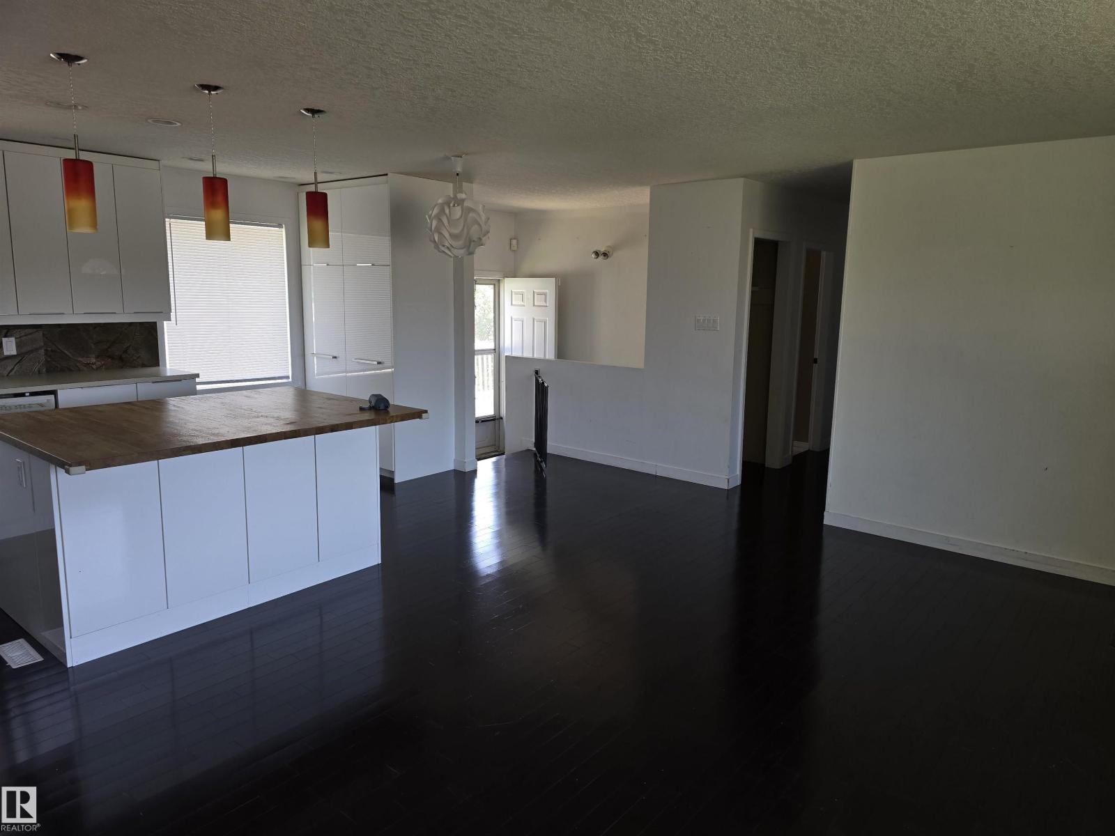 8403 161 ST NW - 7