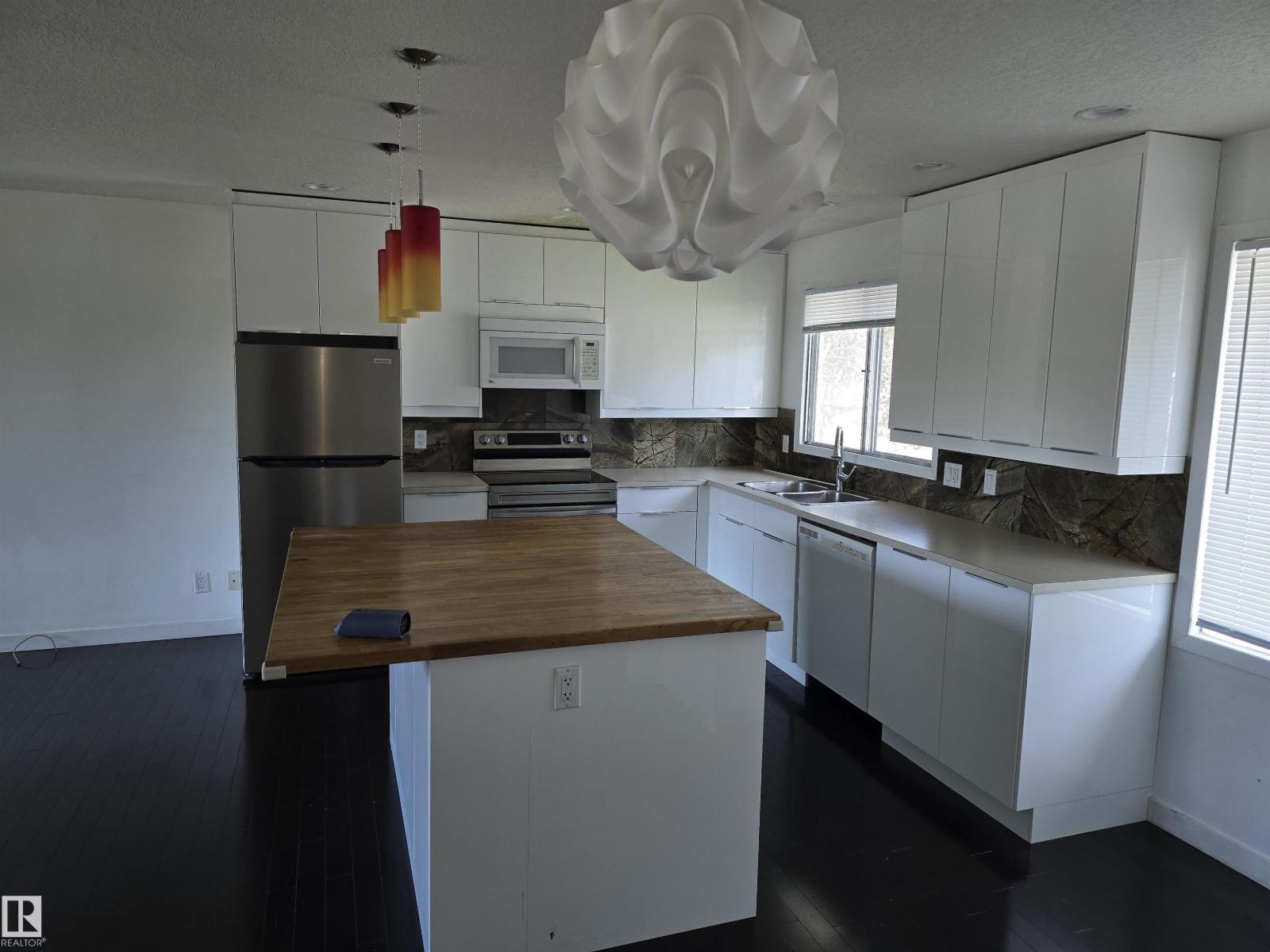 8403 161 ST NW - 8