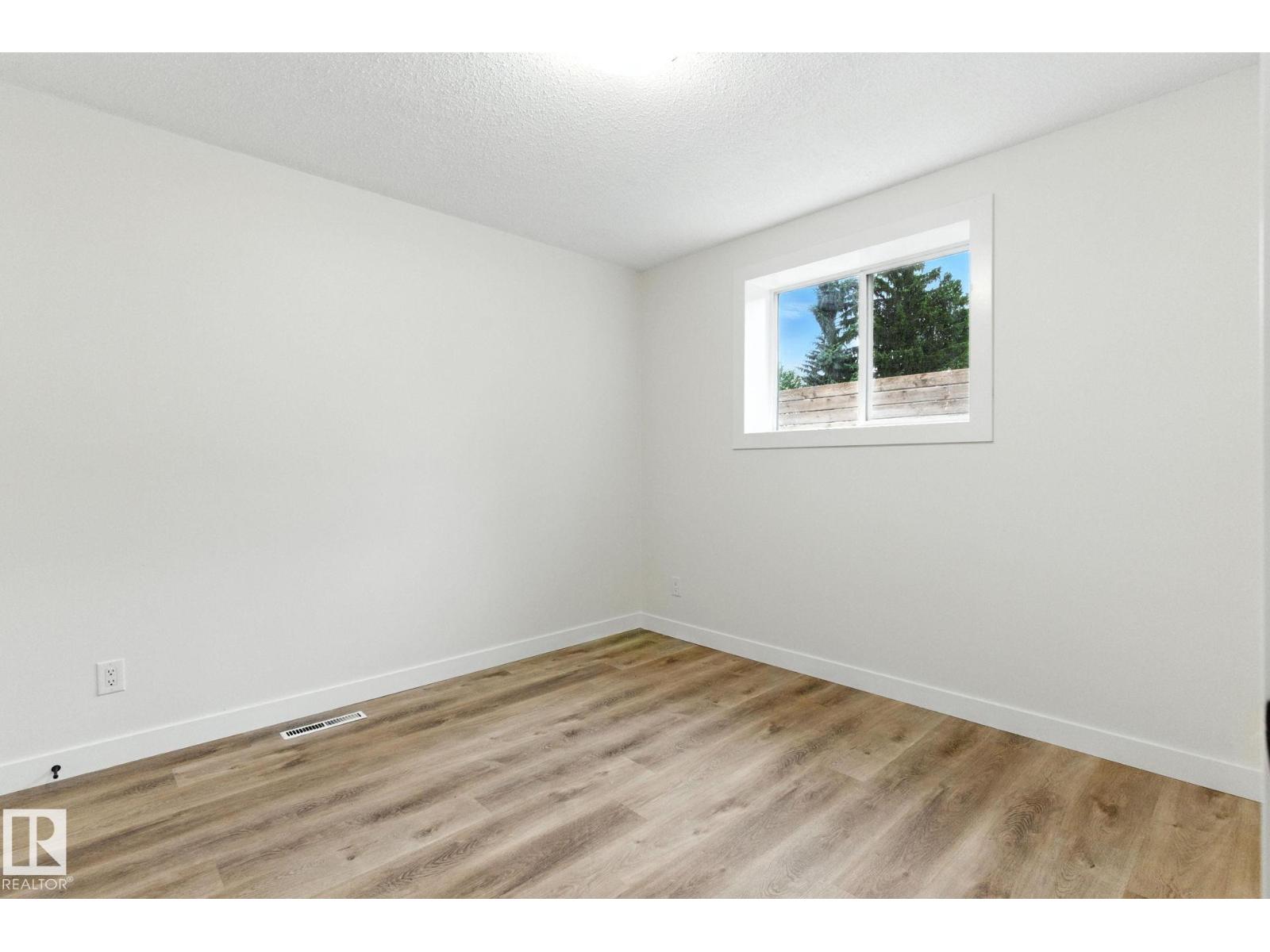 Photo 19 of 1 Sylvan Dr, St Albert AB