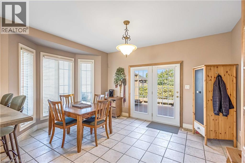 Photo 12 of 16 Featherstone Avenue, Selkirk ON