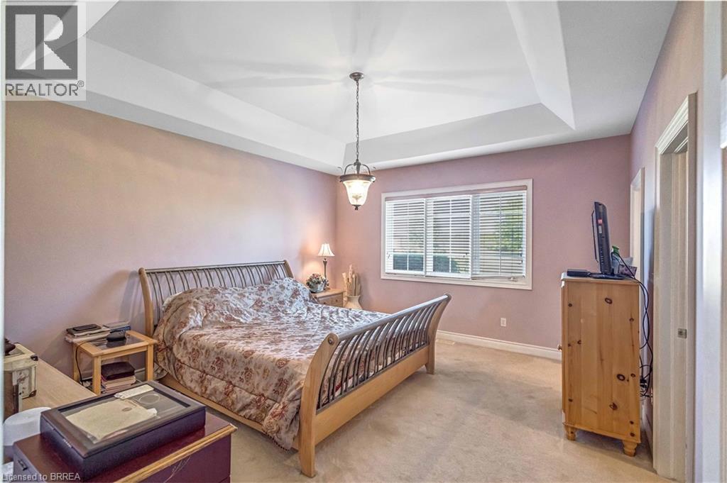 Photo 14 of 16 Featherstone Avenue, Selkirk ON