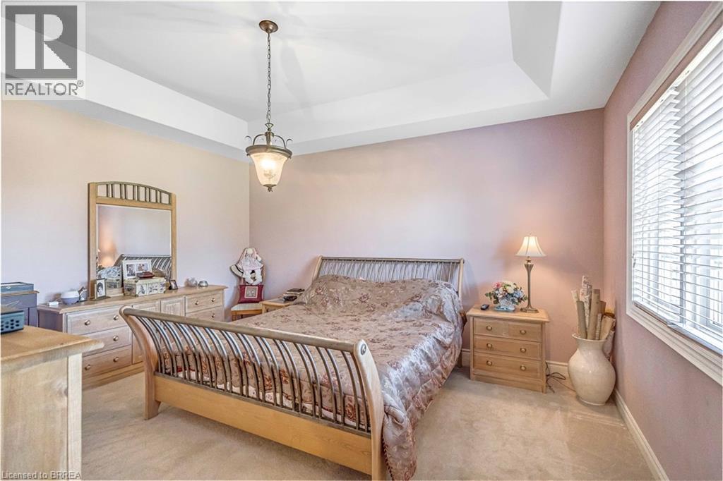 Photo 15 of 16 Featherstone Avenue, Selkirk ON