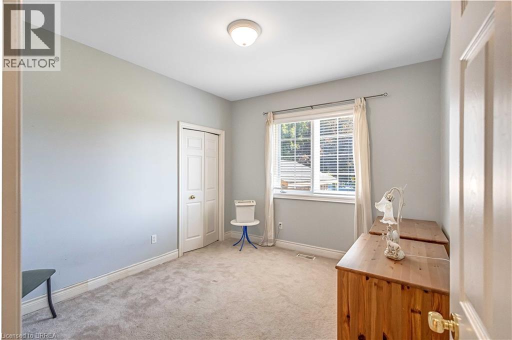 Photo 17 of 16 Featherstone Avenue, Selkirk ON