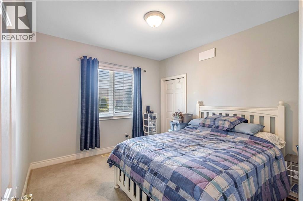 Photo 18 of 16 Featherstone Avenue, Selkirk ON