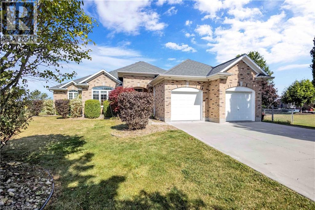 Photo 2 of 16 Featherstone Avenue, Selkirk ON