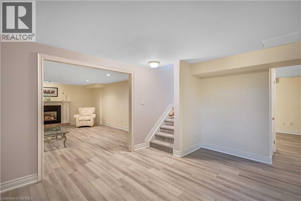 Photo 22 of 16 Featherstone Avenue, Selkirk ON