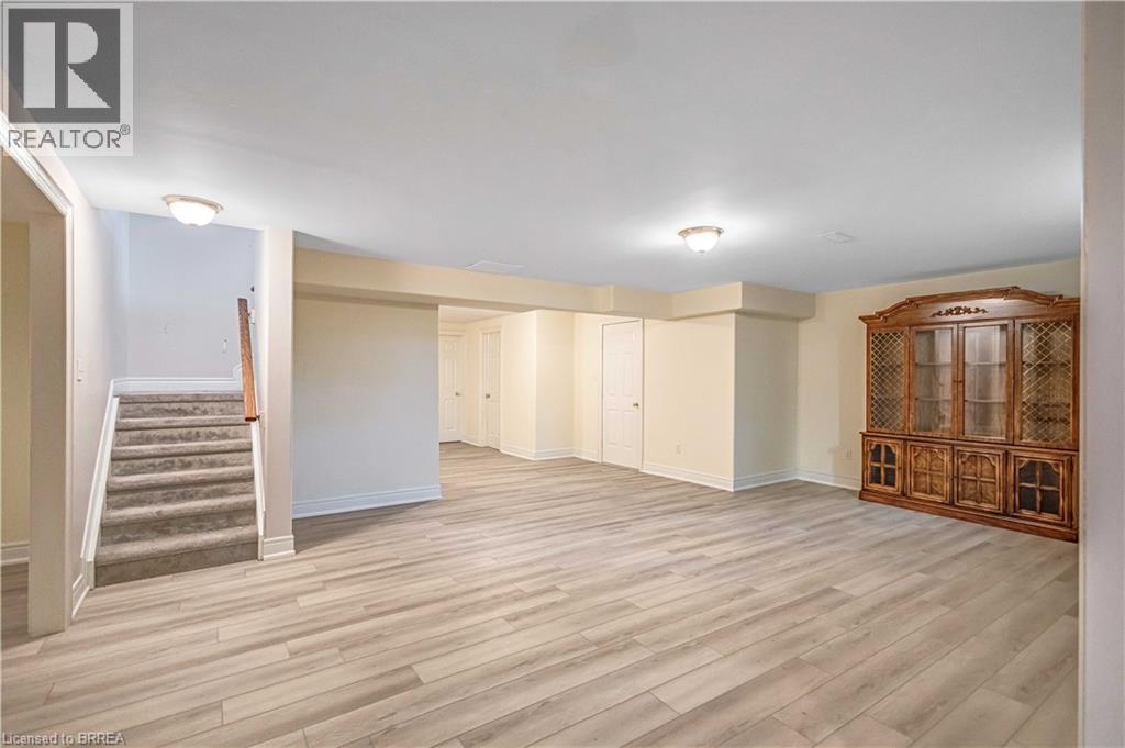 Photo 23 of 16 Featherstone Avenue, Selkirk ON