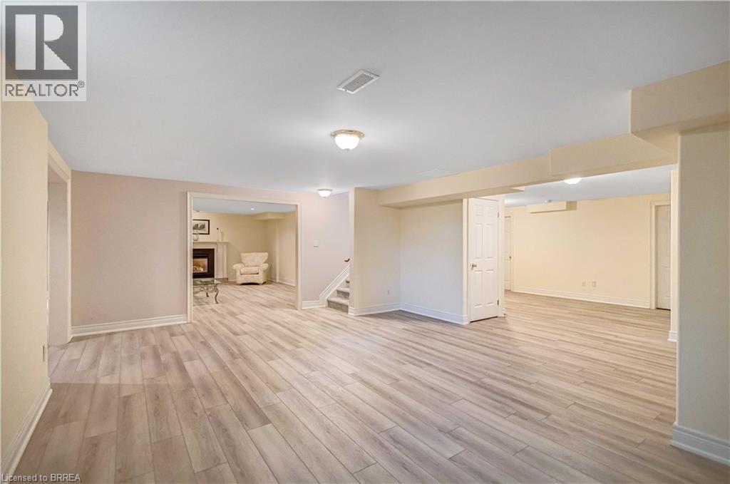 Photo 24 of 16 Featherstone Avenue, Selkirk ON