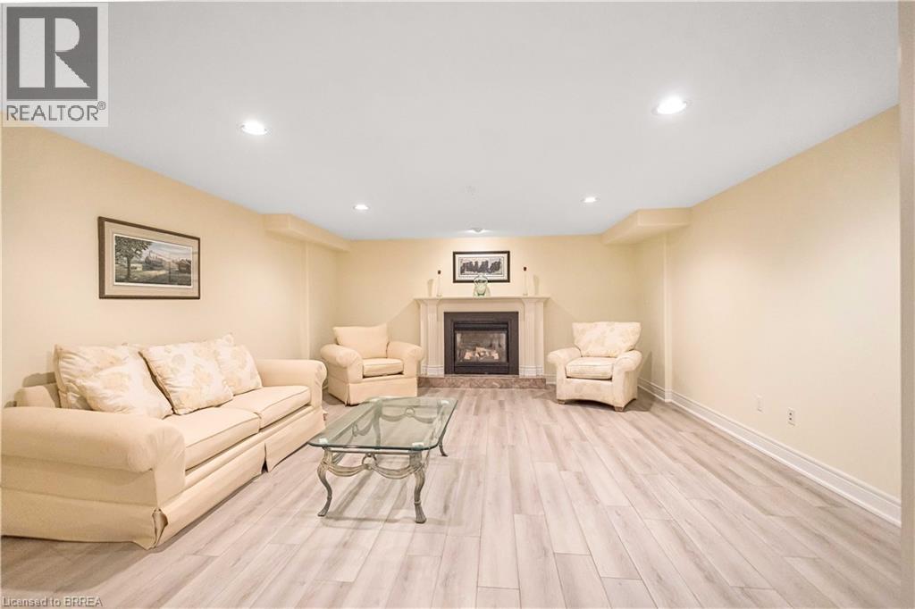 Photo 25 of 16 Featherstone Avenue, Selkirk ON