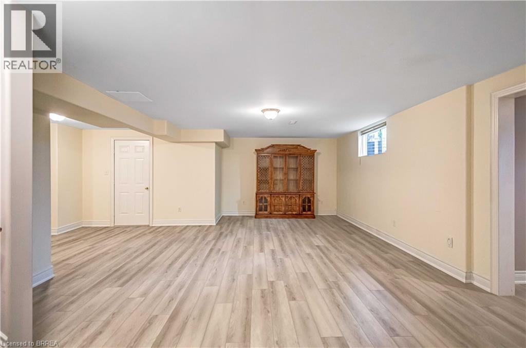 Photo 27 of 16 Featherstone Avenue, Selkirk ON