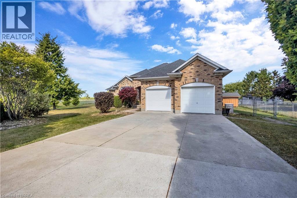 Photo 3 of 16 Featherstone Avenue, Selkirk ON