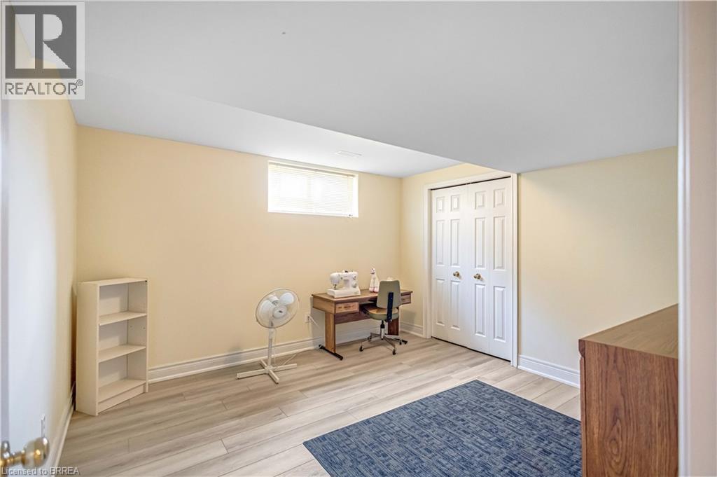 Photo 34 of 16 Featherstone Avenue, Selkirk ON