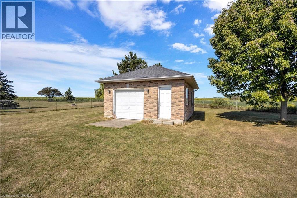 Photo 41 of 16 Featherstone Avenue, Selkirk ON