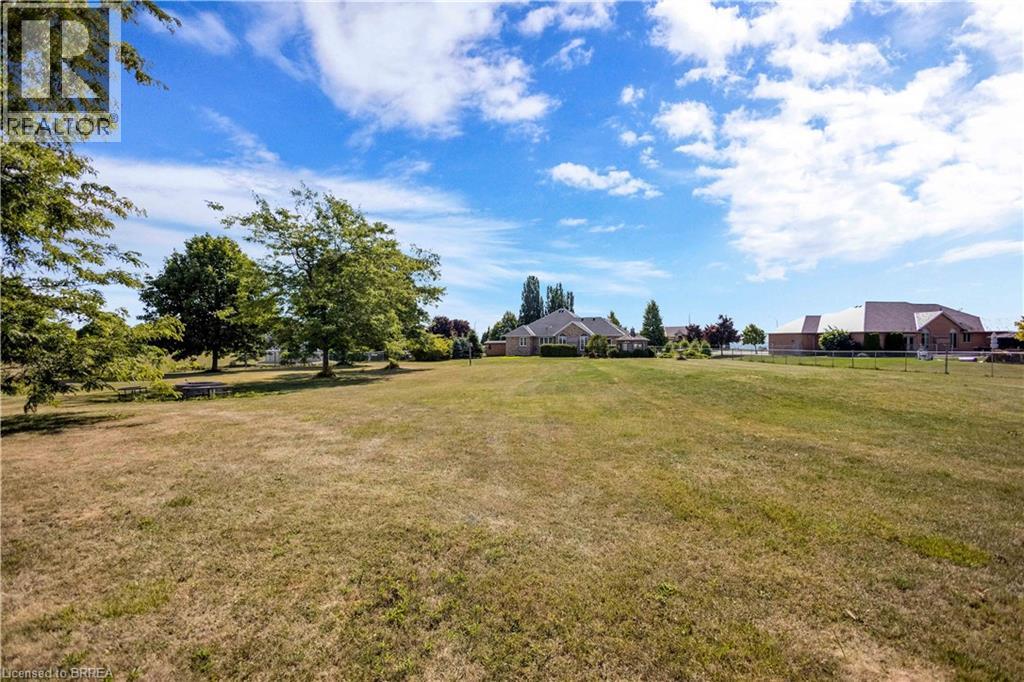 Photo 43 of 16 Featherstone Avenue, Selkirk ON