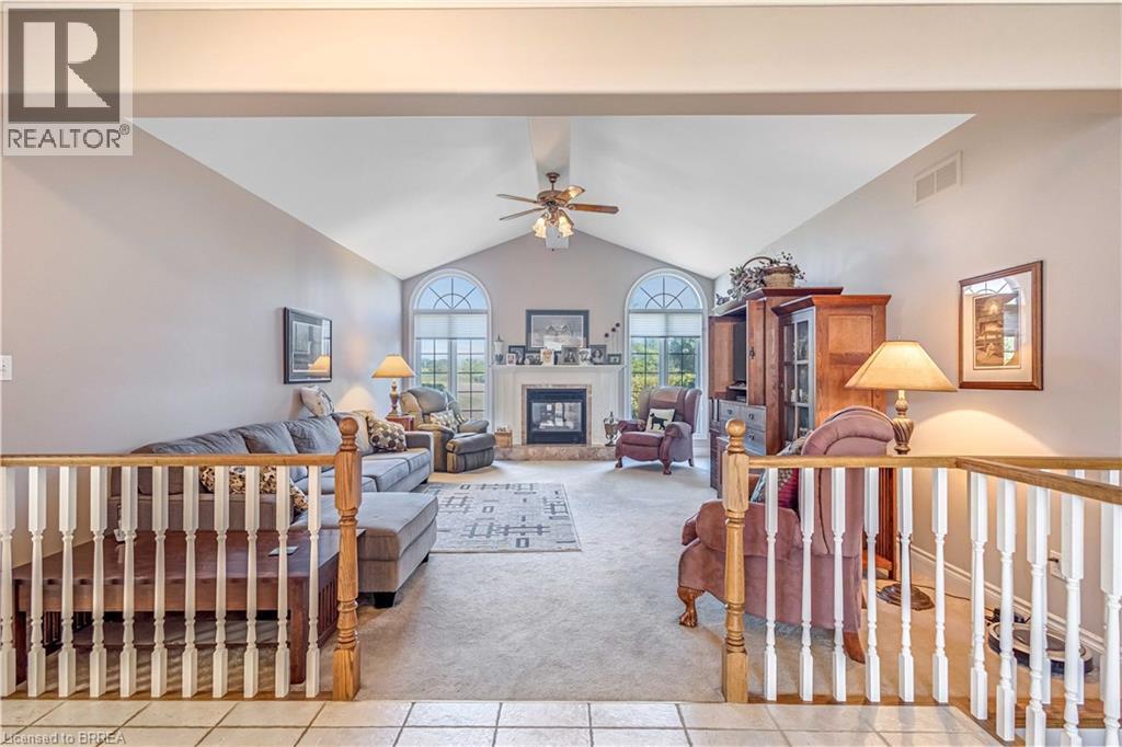 Photo 7 of 16 Featherstone Avenue, Selkirk ON