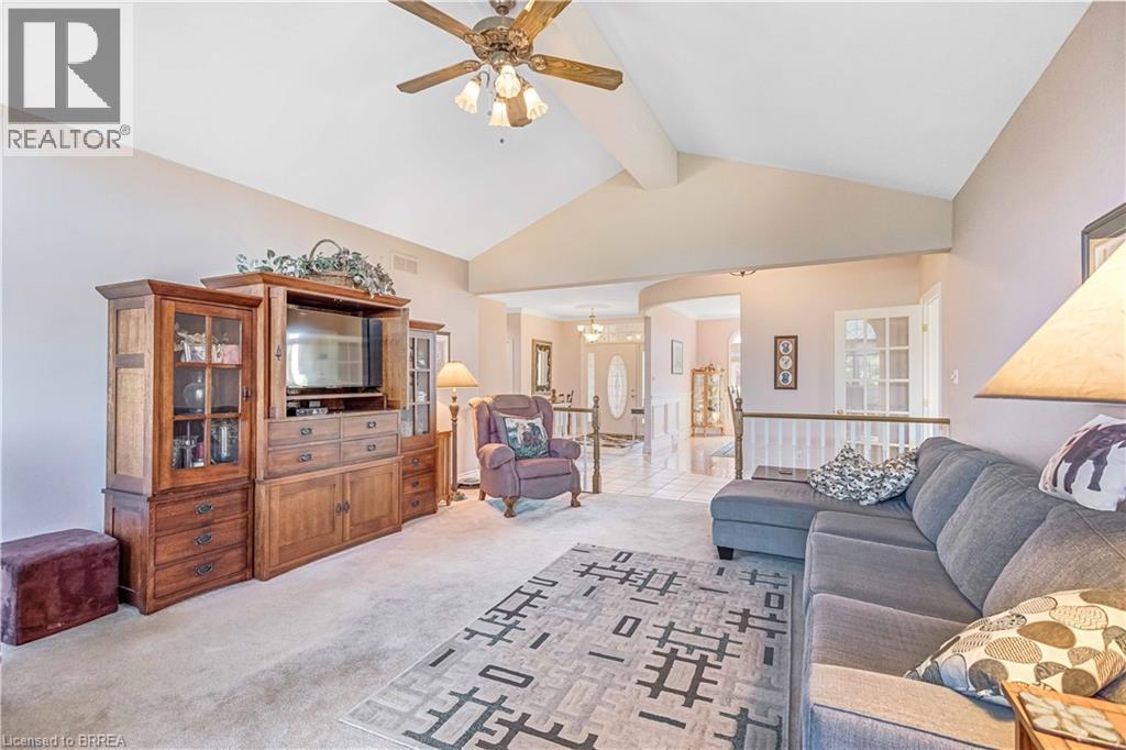 Photo 8 of 16 Featherstone Avenue, Selkirk ON