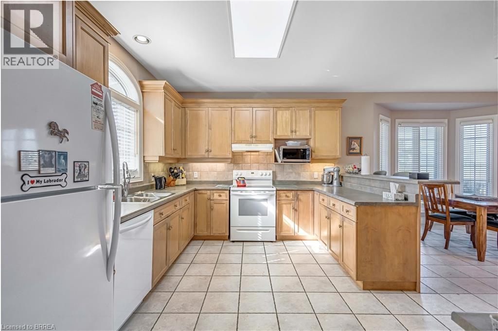 Photo 9 of 16 Featherstone Avenue, Selkirk ON