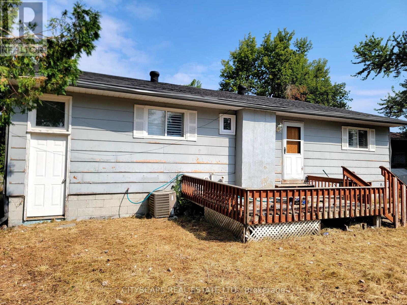 Photo 3 of 34 Robinson Avenue, Kawartha Lakes ON