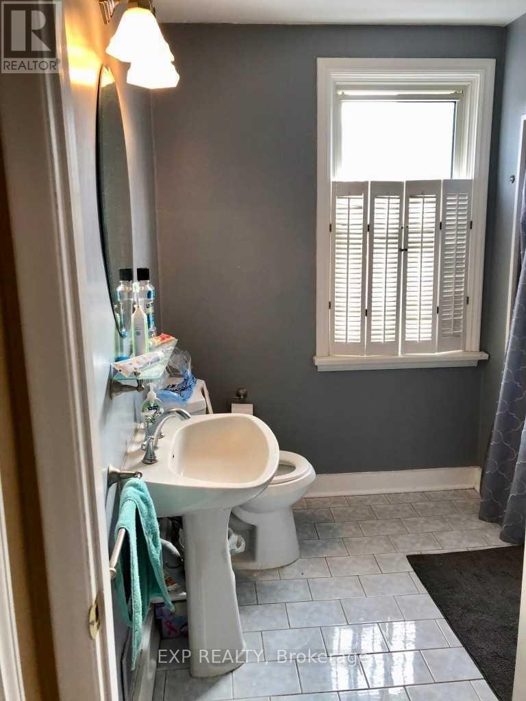 Photo 20 of 48 Kingsmount Street N, Hamilton ON