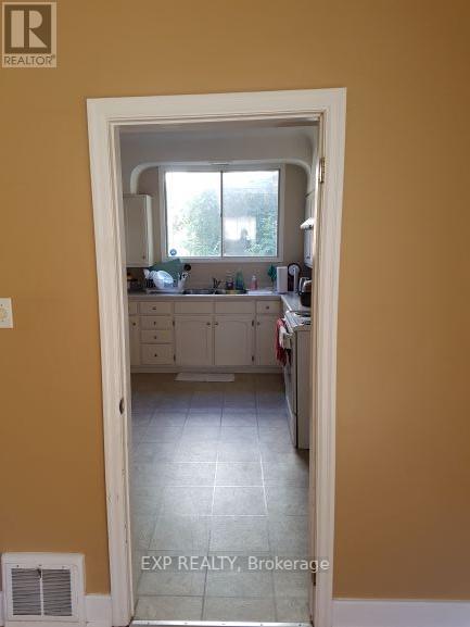 Photo 5 of 48 Kingsmount Street N, Hamilton ON