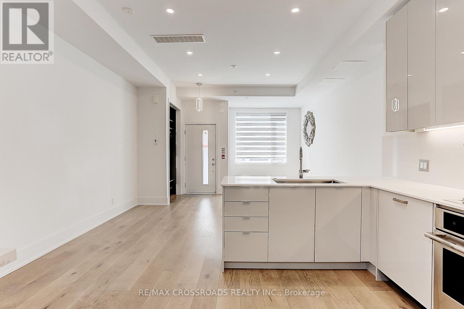 Photo 16 of Th 3 270 Davenport Road, Toronto ON