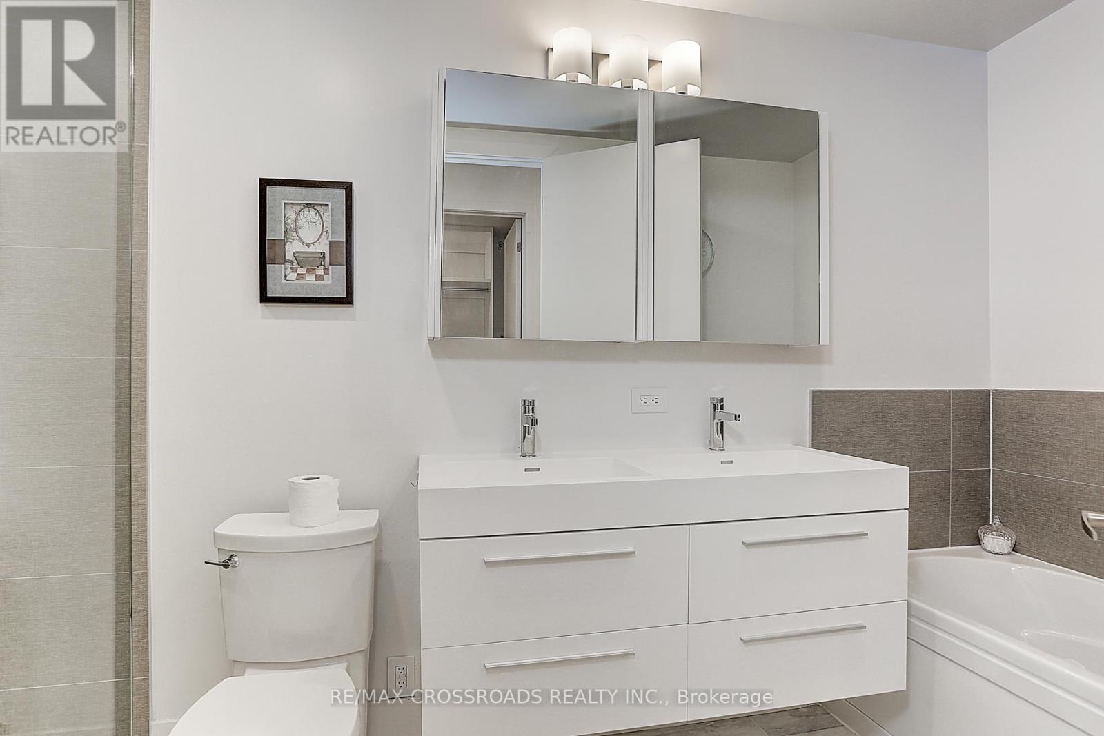 Photo 25 of Th 3 270 Davenport Road, Toronto ON