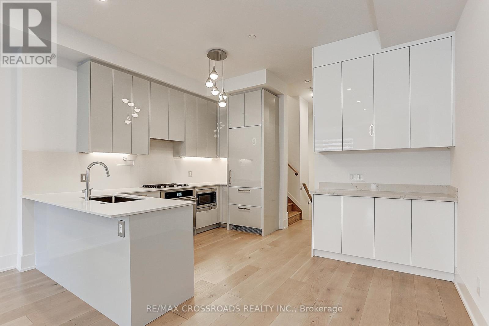 Photo 8 of Th 3 270 Davenport Road, Toronto ON