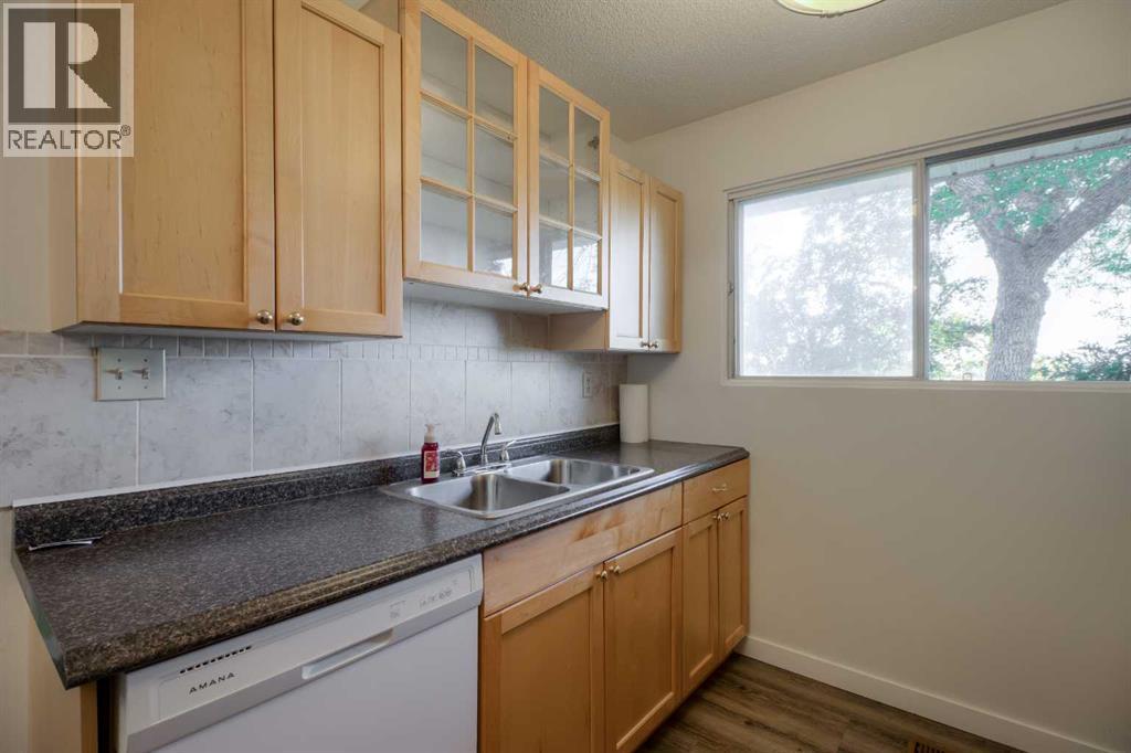 Photo 8 of 17 115 Lafayette Boulevard W, Lethbridge AB