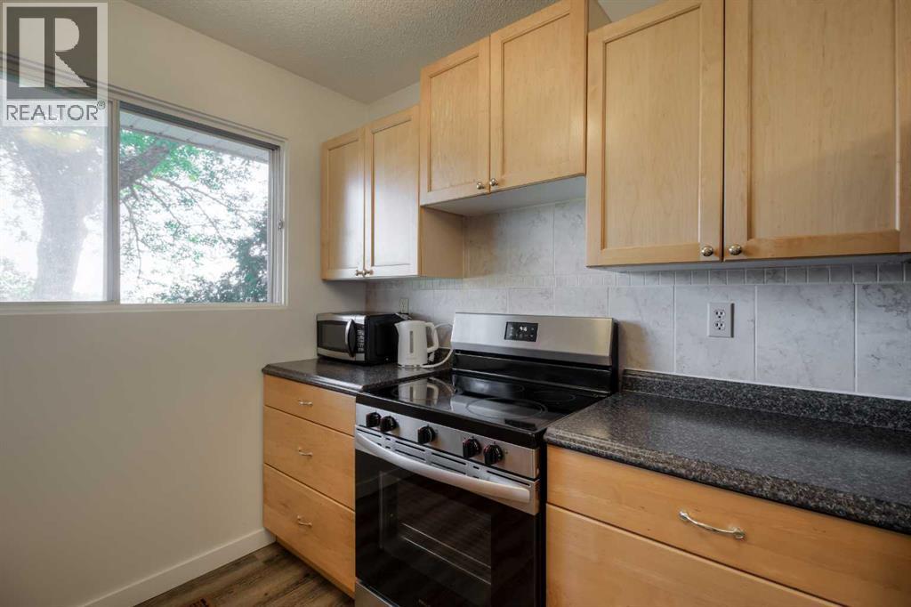 Photo 9 of 17 115 Lafayette Boulevard W, Lethbridge AB