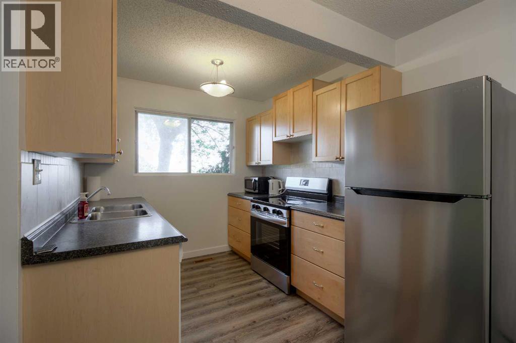Photo 6 of 17 115 Lafayette Boulevard W, Lethbridge AB