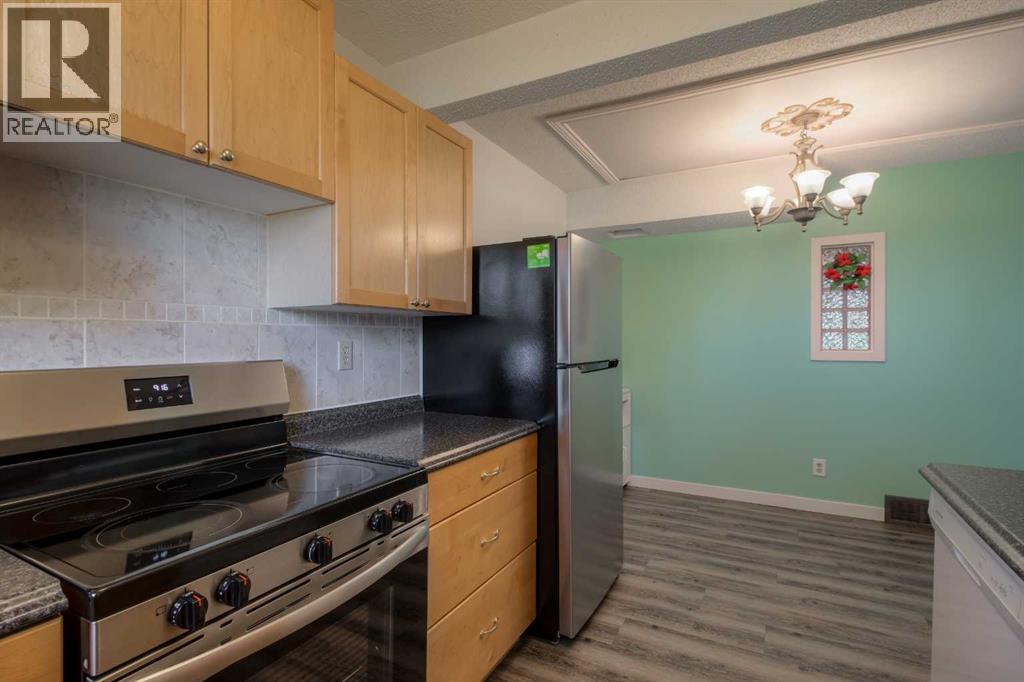 Photo 10 of 17 115 Lafayette Boulevard W, Lethbridge AB
