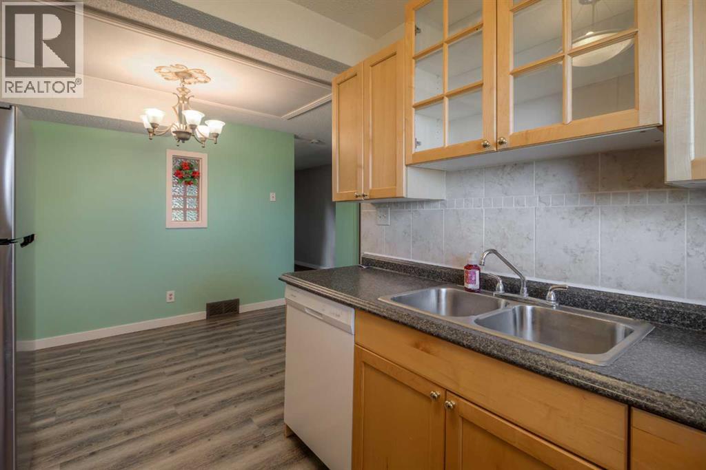 Photo 11 of 17 115 Lafayette Boulevard W, Lethbridge AB