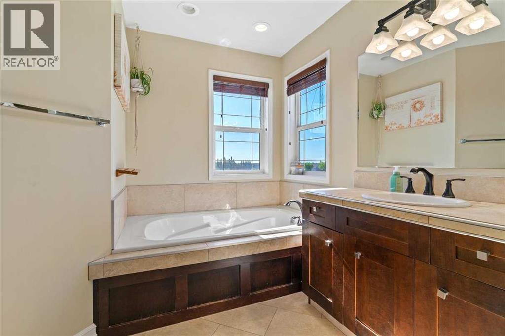 Photo 18 of 29 Pinnacle Lake Drive, Grande Prairie AB