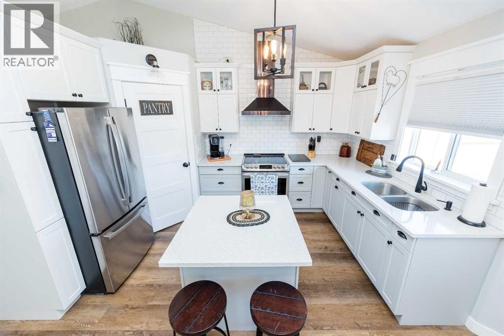 Photo 8 of 8137 Poplar Drive, Grande Prairie AB
