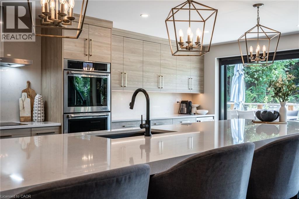 Photo 9 of 822 Danforth Place, Burlington ON