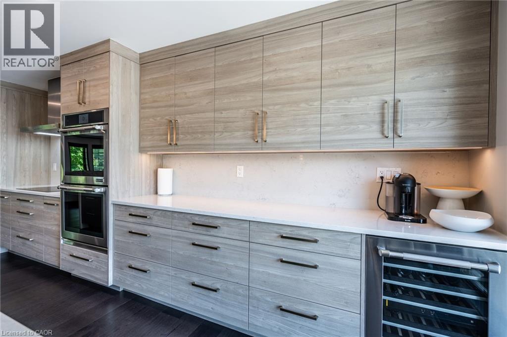 Photo 10 of 822 Danforth Place, Burlington ON