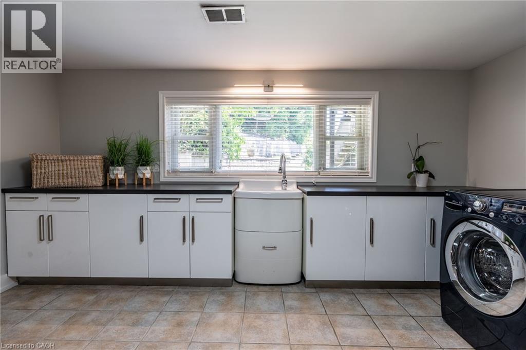 Photo 33 of 822 Danforth Place, Burlington ON