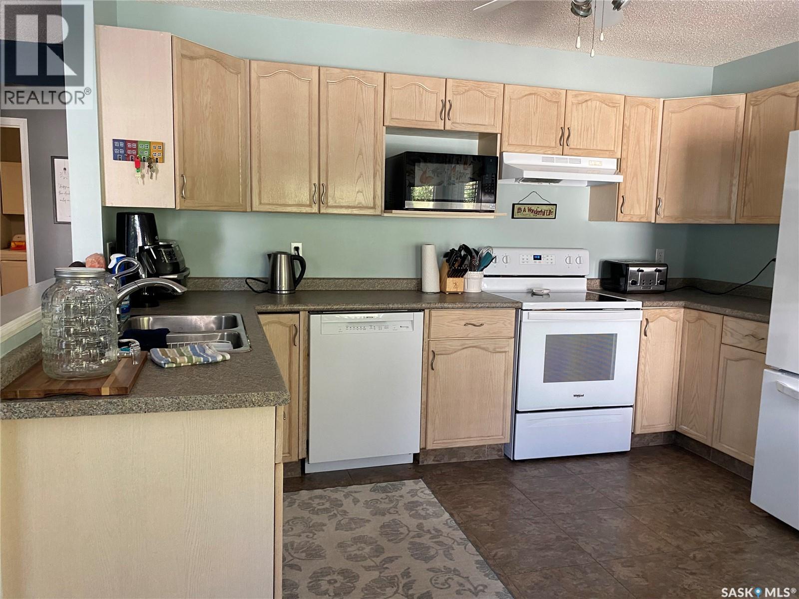 Photo 8 of 1810 Wagman Drive E, Regina SK