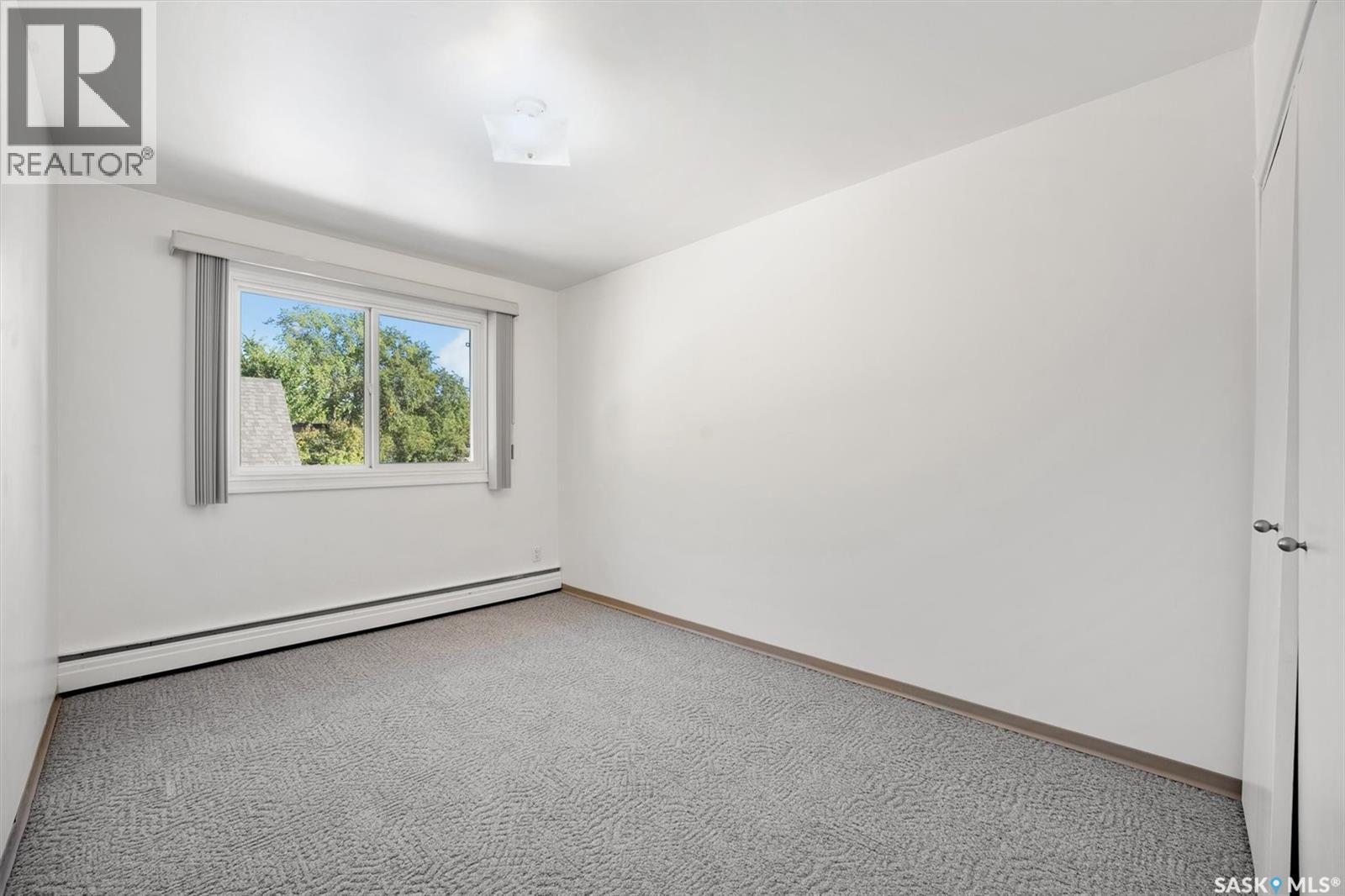 Photo 11 of 424 3rd Avenue, Saskatoon SK