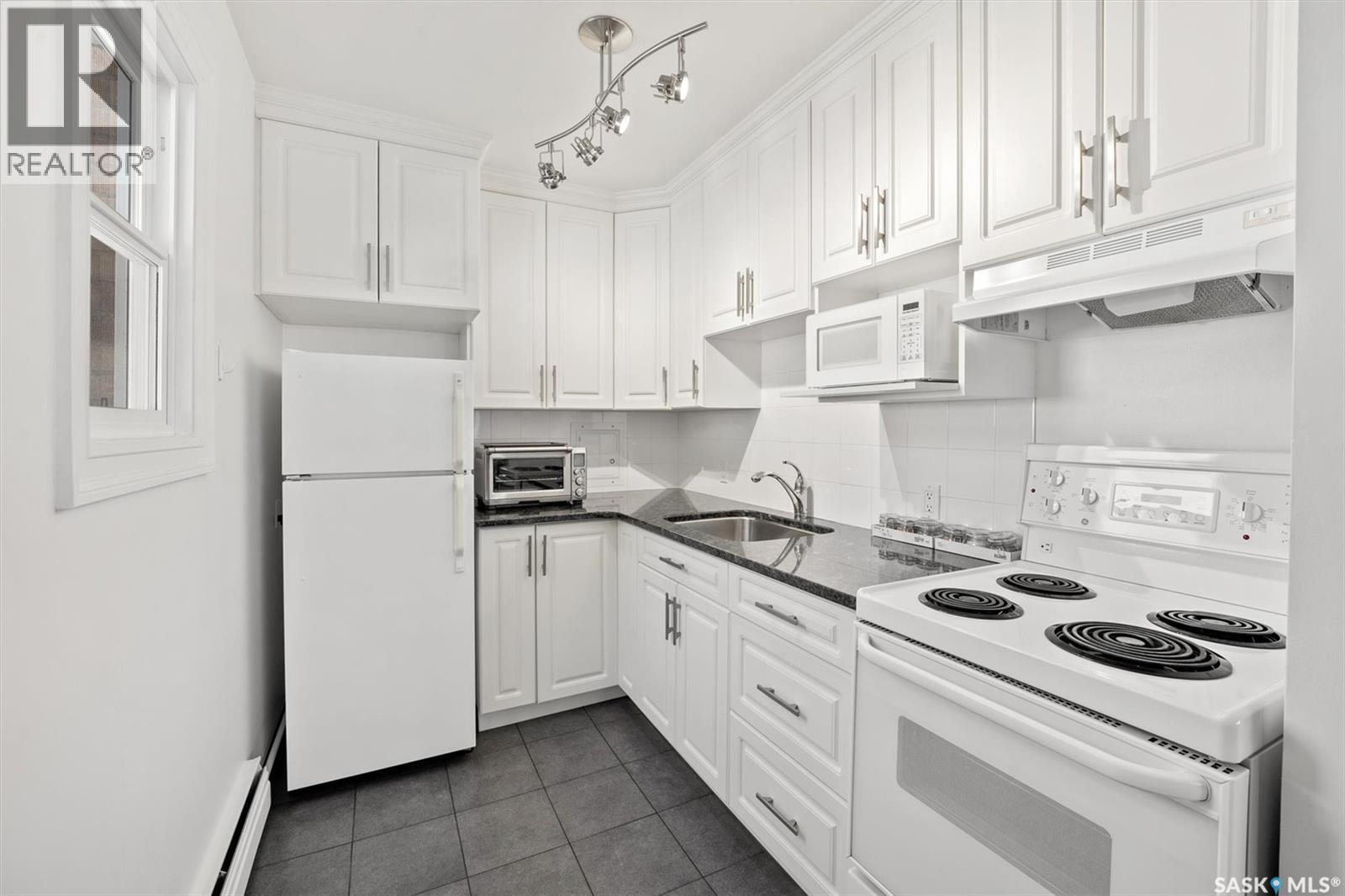 Photo 24 of 424 3rd Avenue, Saskatoon SK