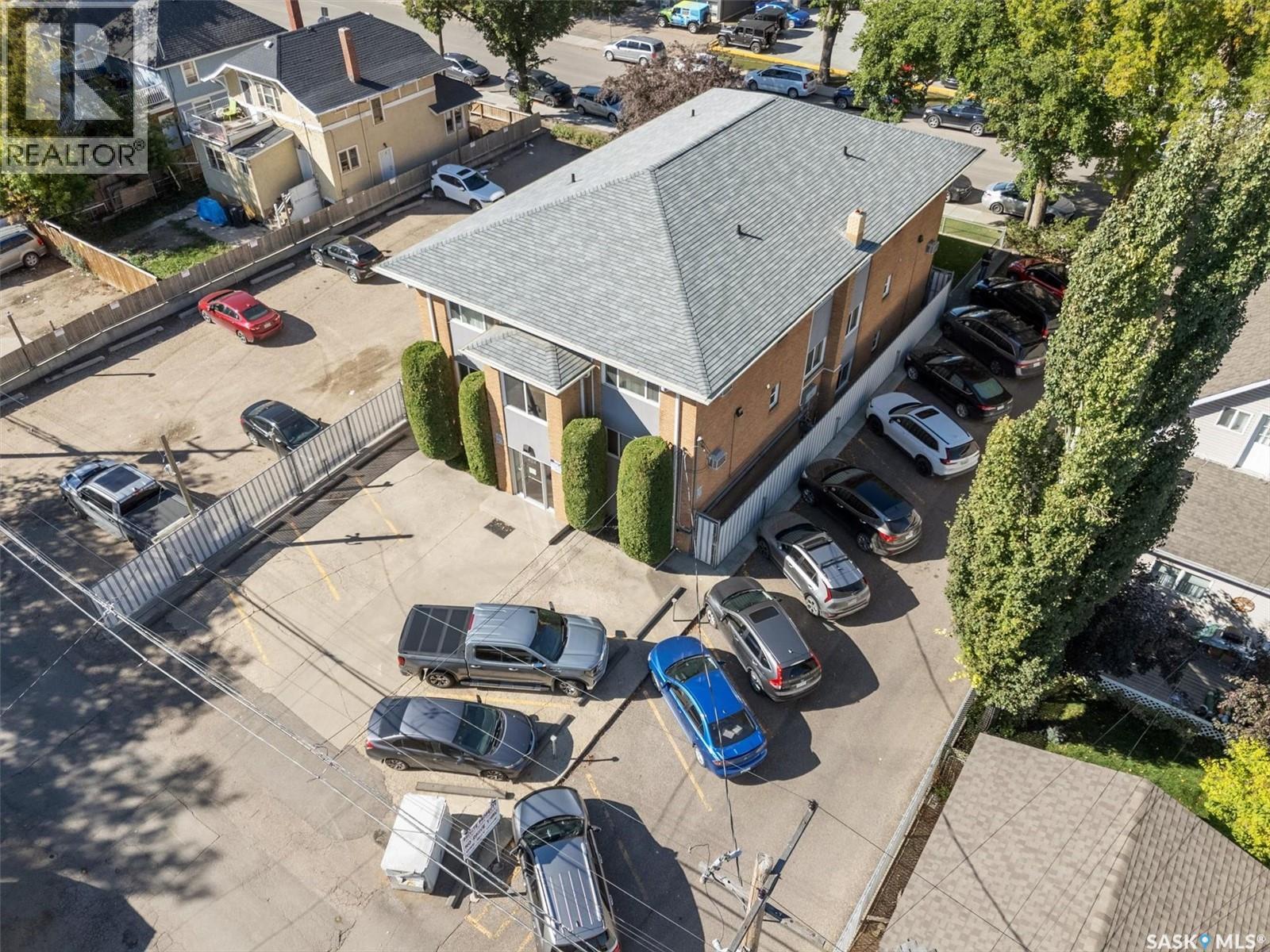 Photo 3 of 424 3rd Avenue, Saskatoon SK