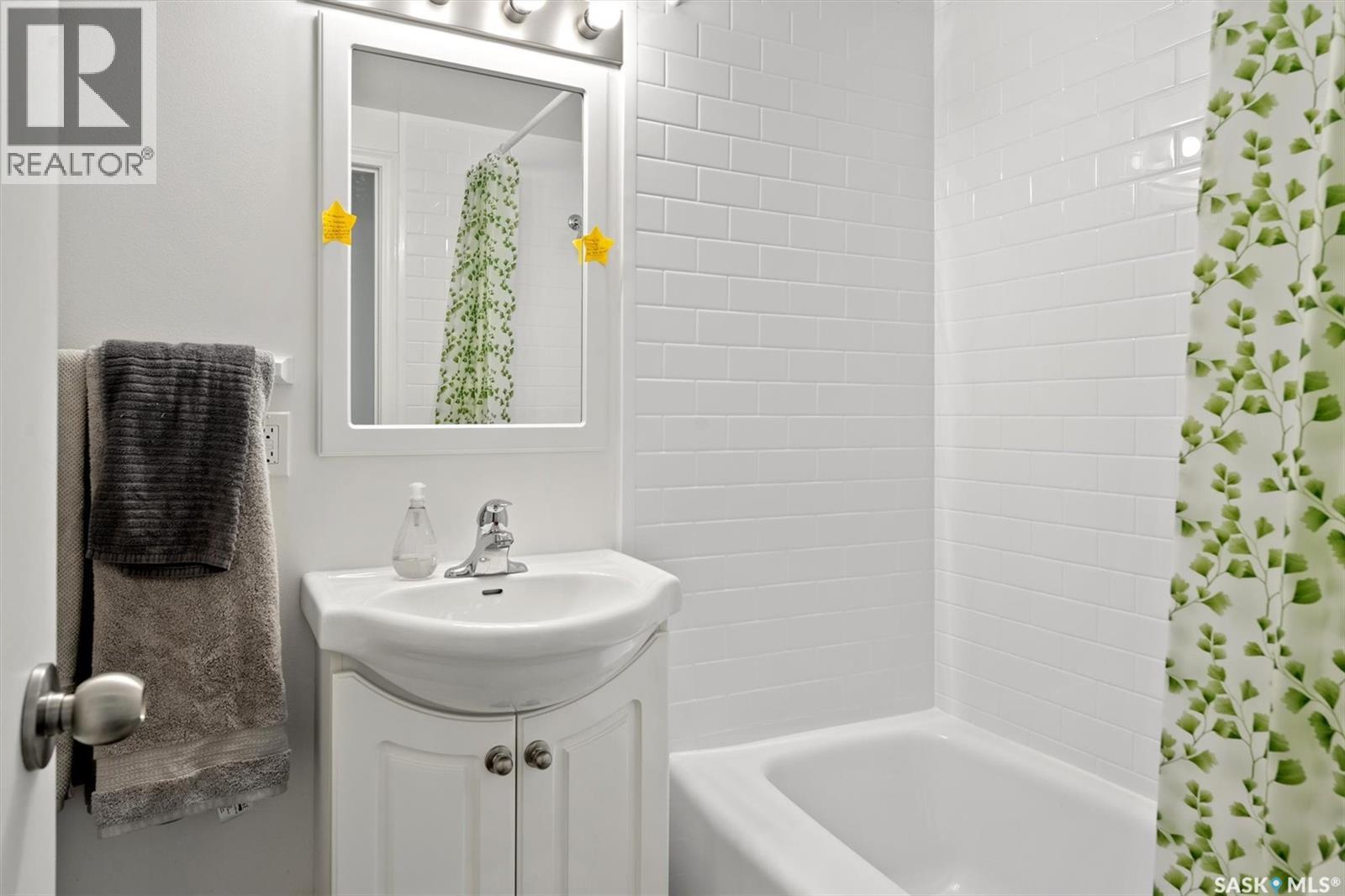 Photo 32 of 424 3rd Avenue, Saskatoon SK