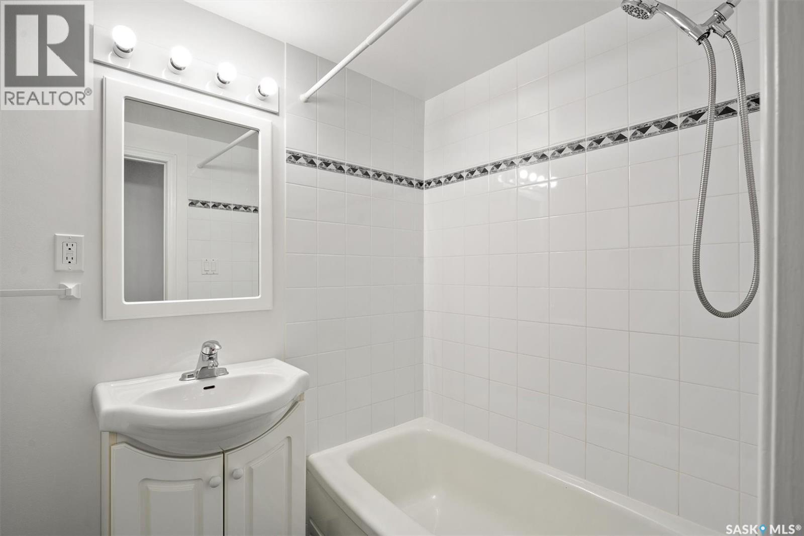 Photo 39 of 424 3rd Avenue, Saskatoon SK