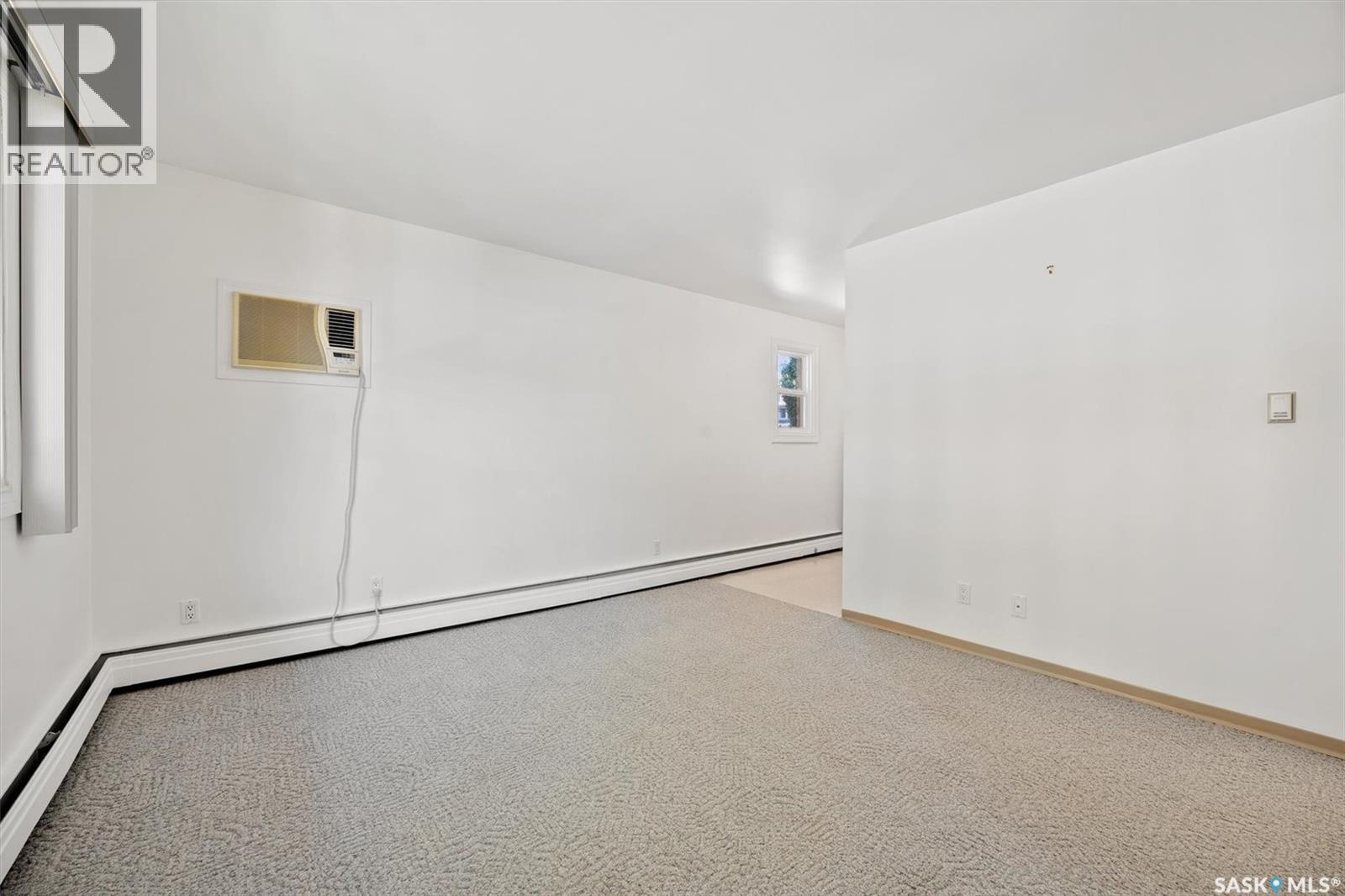 Photo 9 of 424 3rd Avenue, Saskatoon SK