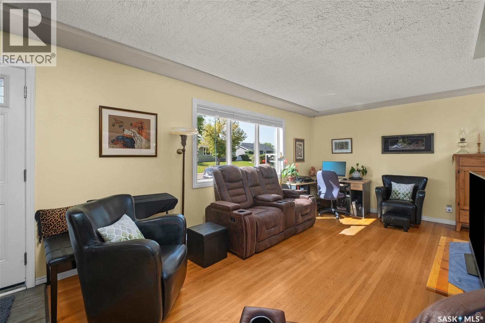 Photo 3 of 440 26th Street E, Prince Albert SK