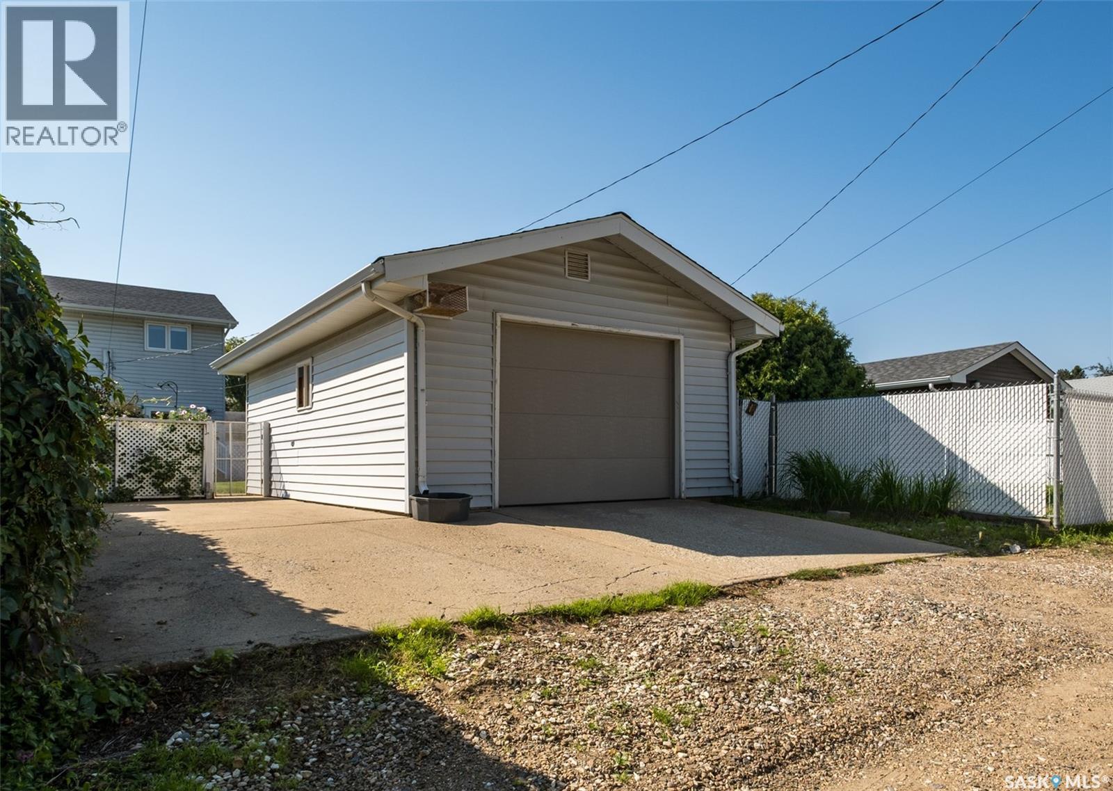 Photo 34 of 440 26th Street E, Prince Albert SK