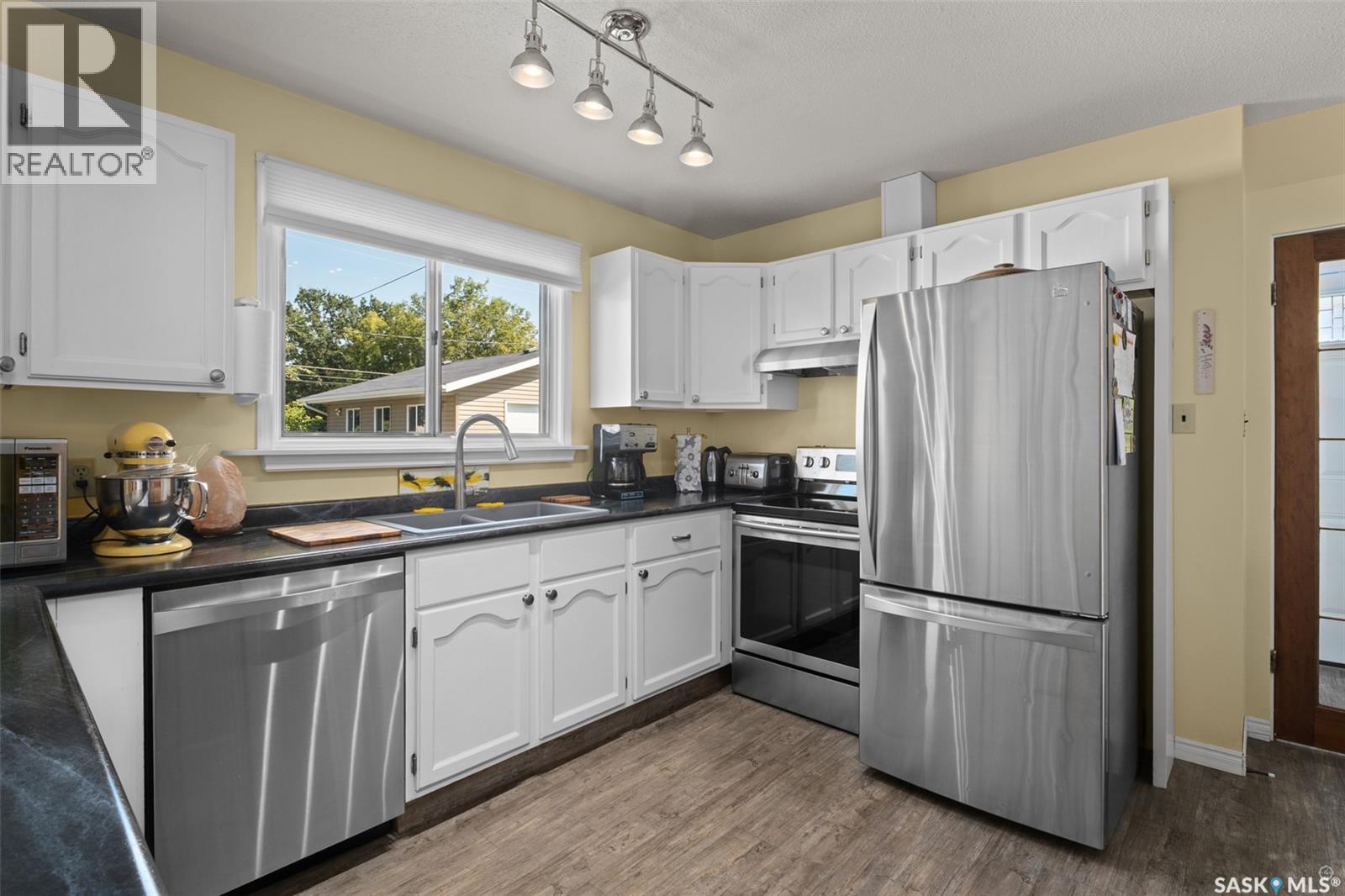 Photo 8 of 440 26th Street E, Prince Albert SK